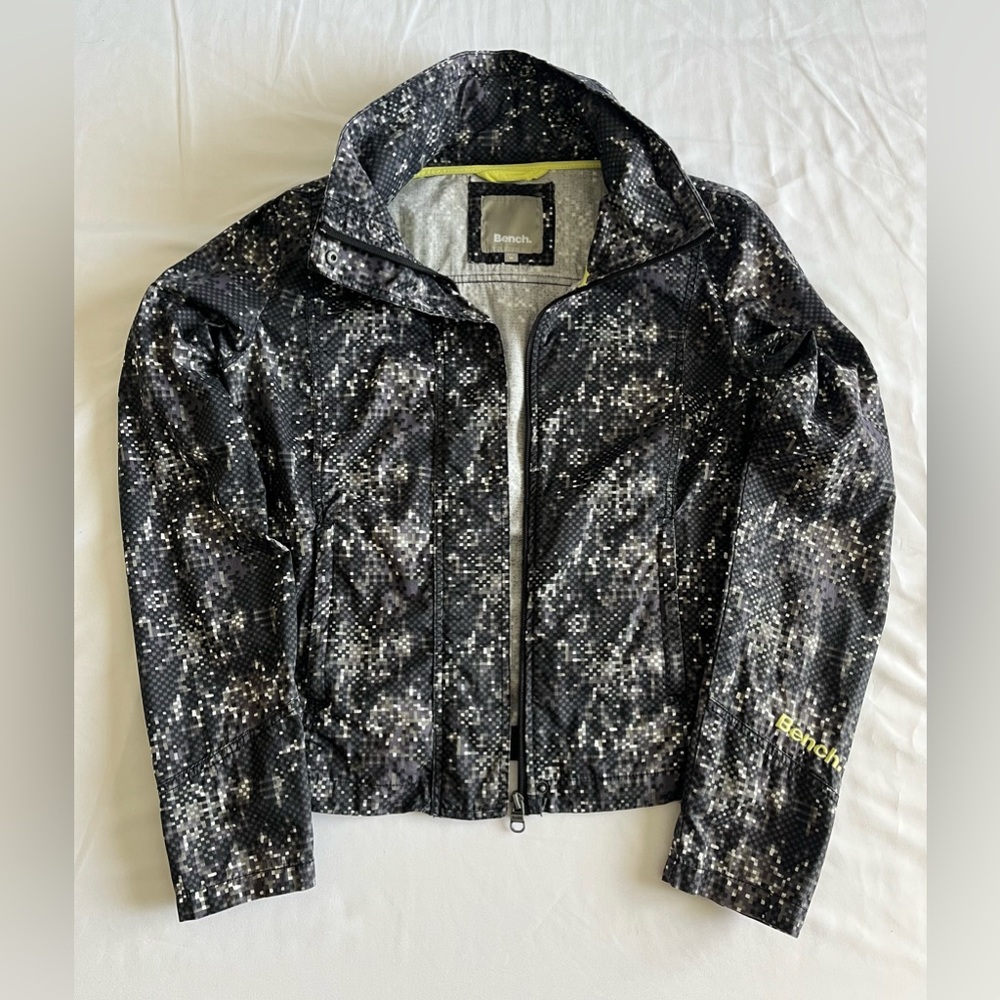 Bench Lightweight Jacket - Size M
